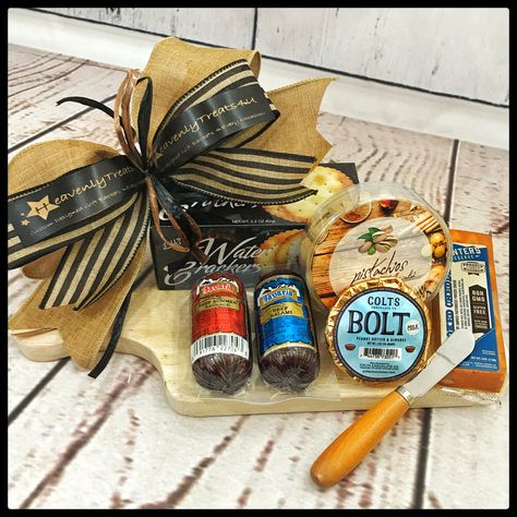 Artisan Charcuterie Board.  Great for a little touch gift, employee appreciation, thinking of you!  Nashville Gift Baskets  www.heavenlytreats4u.com Charcuterie Raffle Basket, Charcuterie Board Gift Baskets, Charcuterie Board Raffle Basket, Charcuterie Board Gift Wrapping Ideas, Charcuterie Gift Basket Ideas, Charcuterie Board Basket Gift, Charcuterie Basket Gifts, Charcuterie Gift Basket Diy, Cheese Board Gift Ideas