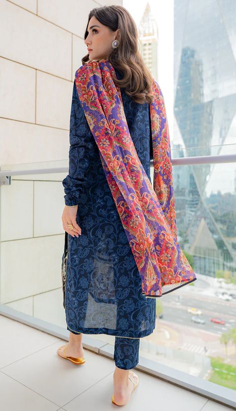 Normal Kurti Designs, Kurti And Jeans, Colorful Style Outfits, Jeans Kurti, Long Kameez, Kameez Design, Pakistani Kurta, Simple Dress Casual, Girls Designer Dresses