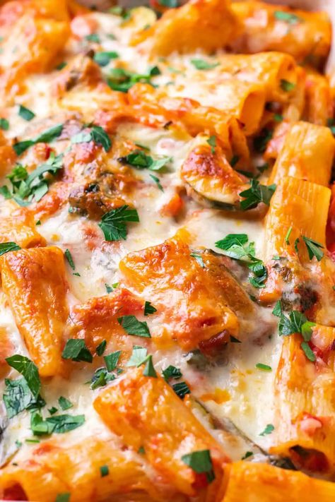 Vegetable Pasta Bake - Veronika's Kitchen Blush Sauce, Veggie Pasta Bake, Veggie Pasta Recipes, Vegetable Pasta Bake, Pasta Bake Recipe, Frozen Pasta, Baked Veggies, Baked Pasta Recipes, Veggie Pasta