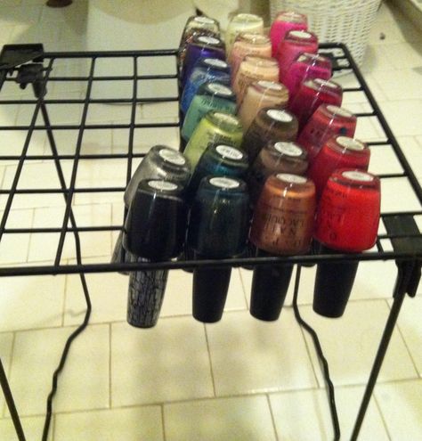 Use an old locker shelf to organize nail polish Diy Fingernail Polish Organizer, Diy Nail Storage Ideas, How To Organize Nail Supplies, Nail Polish Organization Diy, Nail Polish Organization, Locker Shelf, Ideas Armario, Locker Shelves, Polish Organization