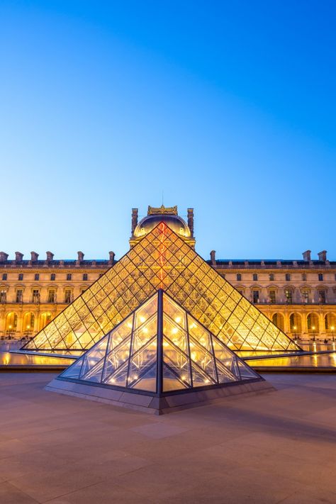 French Landscaping, French Gardens, France Vacation, Louvre Paris, Louvre Museum, France Travel, Dream Vacations, Pyramid, Paris France