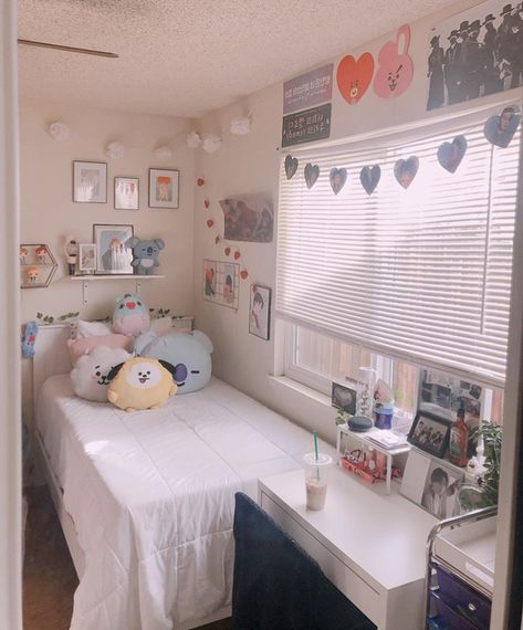 Feedback Instagram, Kpop Desk, Kpop Shelf, Army Decor, Bts Room, Army Room Decor, Kpop Room, Army Room, Room Hacks