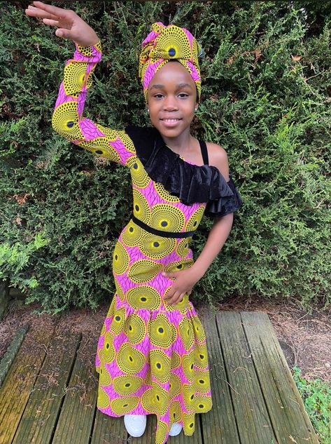 This cute mermaid dress was made by ae29fashion. Check them out on IG or Youtube . The dress was made to fit with a african print fabric . African Dress For Girls Children Ankara Styles, Ankara Dress For Girl Child, Ankara Styles For Kids Girls Dresses, Latest Children Ankara Gown, Latest Ankara Styles For Kids, Girls Sequin Dress Kids, Ankara Mermaid Dress, Children Ankara Gowns, Nubian Princess