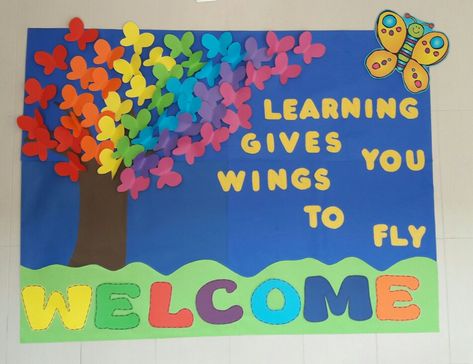 Butterfly School Bulletin Board, Butterfly Board Ideas, Butterfly Classroom Theme Bulletin Boards, Butterflies Bulletin Board Ideas, Welcome Board Decoration Ideas School Preschool, Toddler Room Bulletin Board Ideas, Welcome Craft For Kindergarten, Welcome Board For Preschool, Welcome Chart For Kindergarten