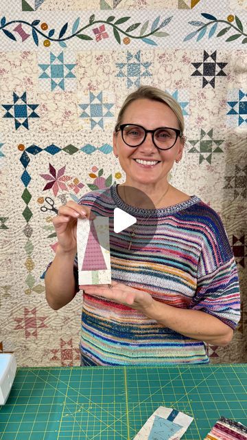 Edyta Sitar on Instagram: "Ready to make some Mini Pinehurst trees with me? 🌲 

✨Mini Pinehurst pattern and acrylic templates available on our website
🧵Check out our full tutorial on YouTube 

#laundrybasketquilts #edytasitar #makersgonnamake #quiltinglove #quiltpattern #quiltlove #quiltingismytherapy #quiltdesign #quiltingfabric #blue #quiltapplique #quiltblock #handquilting #fabricscraps #sewing #quilts #quiltersofinstagram #patchwork #quilter #fabriclovey" Pinehurst Quilt, Edyta Sitar Quilts, Acrylic Templates, Sewing Quilts, Basket Quilts, Laundry Basket Quilts, Christmas Decorations Rustic, Mini Quilt, Hand Quilting