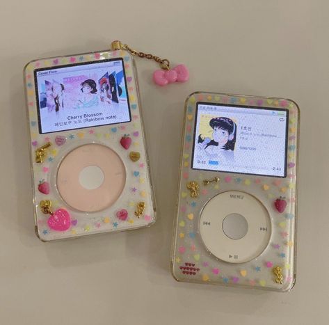 나리 on Instagram: "iPod Classic 🎧" (not mine, check link for original poster for qhestions) Tech Aesthetic, Cute Camera, Ipod Classic, Retro Gadgets, Camera Digital, Mp3 Players, Cool Tech, Music Players, Cute Phone Cases