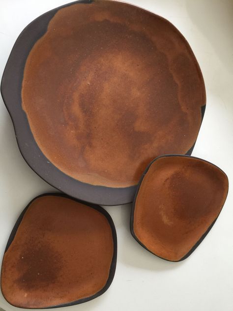 Stonewear Dinner Sets, Handmade Ceramics Plates, Pottery Handbuilding, Ceramic Platters, Slab Pottery, Pottery Crafts, Diy Pottery, Ceramics Pottery Art, Ceramics Ideas Pottery