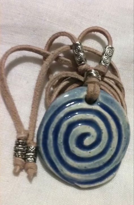 Spiral Ceramic, Percy Jackson Aesthetic, Jackson Aesthetic, Blue Spiral, Spiral Necklace, Dope Jewelry, Clay Art Projects, Clay Necklace, Funky Jewelry