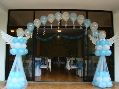 Decoración Para Bautizo Con Globos: 41 Ideas Originales y Asombrosas Confirmation Balloons, Balloon Angel, Decoration Communion, Baptism Centerpieces, Balloons Decoration, Baptism Decorations, Baby Boy Baptism, Baptism Party, Baby Baptism