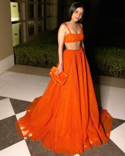 Kalki Fashion Lehenga, Sangeet Lengha, Orange Indian Outfit, Sangeet Outfit Ideas, Mehendi Outfit Ideas, Outfit Indian, Orange Lehenga, Mehendi Outfit, Sangeet Outfit