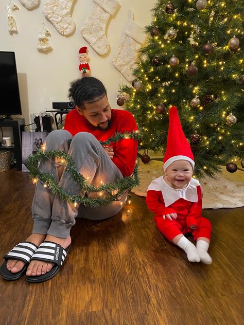 Elf On The Shelf Ideas For Infants, Elf On Shelf Baby Pics, Brother Christmas Pictures, Elf On The Shelf Ideas For Baby, Newborn Elf On The Shelf, Infant Christmas Picture Ideas, Elf On The Shelf Toddler Photoshoot, Baby Elf Photoshoot, Elf On The Shelf Pictures With Baby