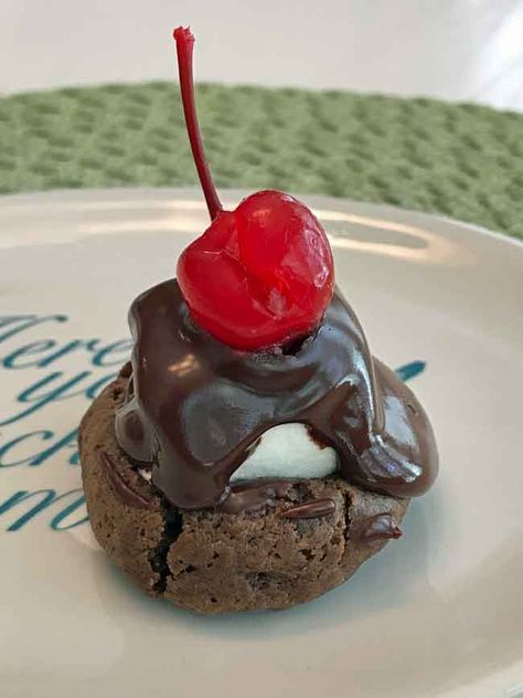 Aunt Ann's Chocolate Sundae Cookies - Cookie Madness Sundae Cookies, Sour Cream Frosting, Chocolate Sundae, Easy Christmas Cookie Recipes, Maraschino Cherries, Double Chocolate Cookies, Cookie Bar, Famous Recipe, Cookie Time