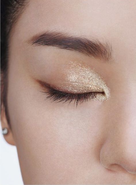 . Makeup Eyeshadow Brown Eyes, Gold Eyeliner, Trendy Eyeshadow, Makeup For Older Women, روتين العناية بالبشرة, Trendy Makeup, Eye Makeup Art, Natural Eye Makeup, Her Eyes