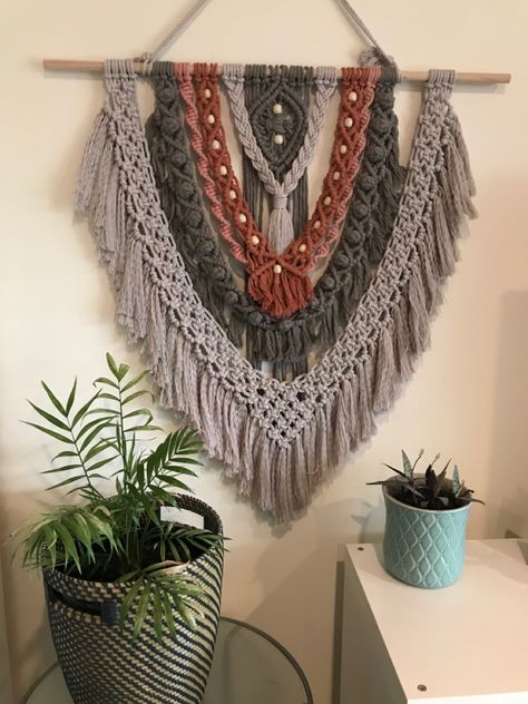 Multi Colored Macrame, Macrame Wall Hanging Ideas, Colored Macrame, Macrame Products, Simpul Makrame, Crochet Border Patterns, Boho Macrame Wall Hanging, Macrame Backdrop, Macrame Knots Pattern