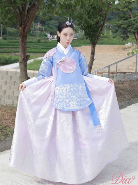 Dangui Hanbok, Hanbok Traditional Royal, Korean Hanbok Princesses, Princess Hanbok, Hanbok Aesthetic, Hanbok Wedding Dress, Korean Traditional Dress Hanbok, Hanbok Wedding, Hanbok Traditional