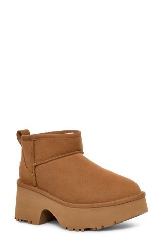 Platform Ugg Boots, Platform Ugg, Jennifer Lopez News, Trending Winter Boots, New Uggs, Ugg Classic Ultra Mini, Trending Boots, Katie Holmes, Ugg Classic