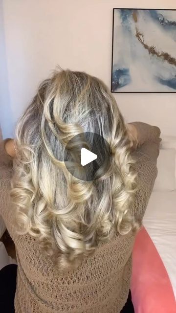 Sara Saadia on Instagram: "New variation of sock curls and I’m here for it 🤩 #sockcurls #overnightcurls #heatlesscurls #hairhacks #hairideas #blowout" Sock Curlers Tutorial, Sock Curls Medium Length Hair, Sock Hair Curls Tutorials, Sock Blowout, Hot Roller Hairstyles, Sock Curls Overnight, Curling Hair With Socks, Sock Bun Curls, Curling Fine Hair