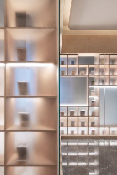 Bookstore Design, The Glade, Glass Bookcase, Glass Store, Glass Book, Wood Bookshelves, Translucent Glass, Glass Furniture, Retail Store Design