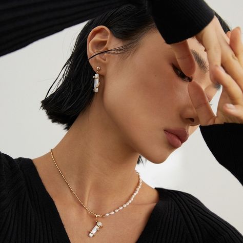 Embrace elegance with a touch of modern edge ✨ Our new Baroque Pearl jewelry set is the perfect blend of classic luxury and contemporary style. #baroquepearls #luxuryjewelry #EverythingAesthetic90 #sterlingsilver #accessories #bracelet #necklace #ring #earrings #jewellery #jewelry #pearl #fyp Chic Minimalista, Silver Pearl Earrings, Baroque Pearl Earrings, Baroque Pearl Necklace, Natural Pearl, Pearl Pendant Necklace, Long Pendant, Gold Pendant Necklace, Silver Pearls