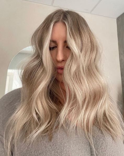 Blended Blonde, Hair Melt, Light Blonde Balayage, Root Melt, Blonde Hair Goals, Blonde Hair With Roots, Summer Blonde Hair, Hair Evolution, Beige Hair