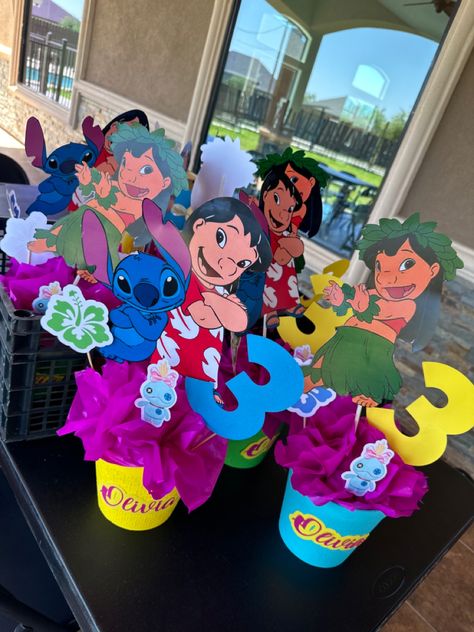 Diy Stitch Centerpieces, Lilo And Stitch Table Centerpiece, Stitch Diy Decorations, Diy Lilo And Stitch Centerpieces, Stitch Party Centerpiece Ideas, Lilo And Stitch Birthday Party Centerpieces, Stitch Party Centerpieces, Stitch Birthday Centerpieces, Stitch Centerpiece Ideas Diy