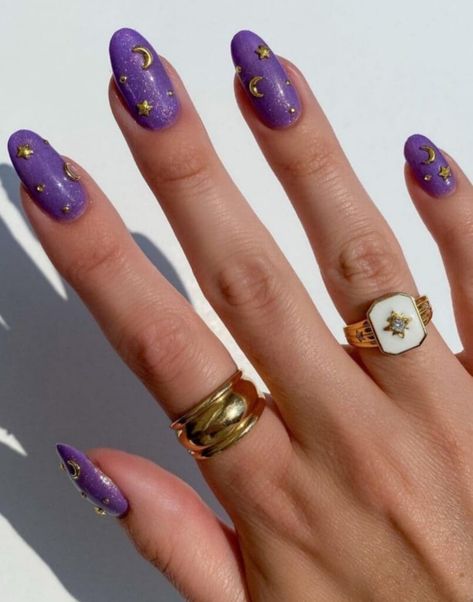 Short purple nails with golden stars and moon designs Purple And Gold Nails, Matte Purple Nails, Purple Chrome Nails, Emoji Nails, Purple Manicure, Dark Purple Nails, Plum Nails, Nail Designs Ideas, Brown Nails Design