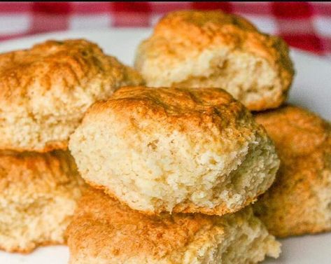 Raisin Tea Biscuit Recipe, Tea Buns, Crockpot Dump Recipes, Newfoundland Recipes, Rock Recipes, Dump Meals, Tea Biscuits, Canadian Food, Bread Bun