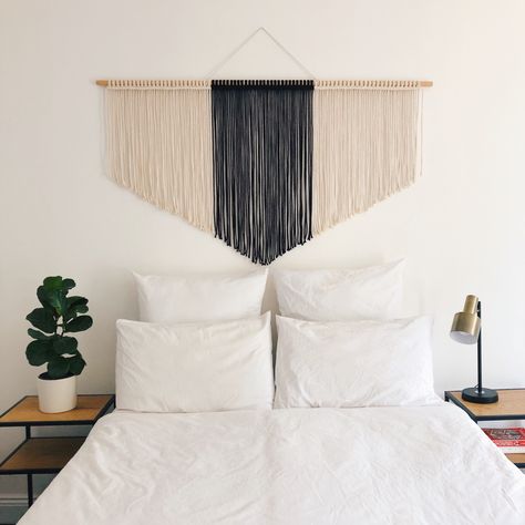 Living Room Macrame Wall Hanging, How To Hang Macrame On Wall, Black And White Macrame Wall Hanging, Simple Macrame Wall Hanging Diy, Macrame Bed Headboard, Macrame Over Bed, Macrame Wall Hanging Simple, Macrame Wall Hanging Above Bed, Black And White Macrame