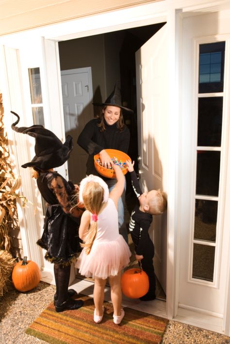 In pursuit of a full bag of candy, its important to help your kids stay safe on this fun and festive night. Check out these Trick-or-Treat Safety Tips Kids Trick Or Treating, Halloween Safety Tips, Single Poses, Halloween Safety, Floral Cards Design, Healthy Halloween, Fall Things, Halloween Tote, Evening Routine