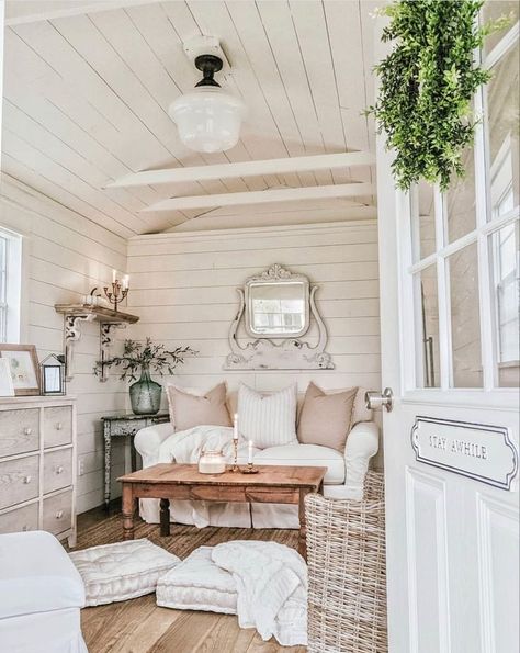 Farmhouse She Shed, She Shed Interior Ideas, She Shed Decorating Ideas, She Shed Interior, Summer House Interiors, Diy Farmhouse Decoration, Shed Makeover, Shed Decor, Shed Interior