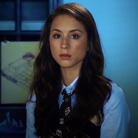 Torian Bellisario, Spencer Pll, Pretty Little Liars Spencer, Character Icons, Spencer Hastings, Enola Holmes, Brunettes, Pretty Little Liars, True Beauty