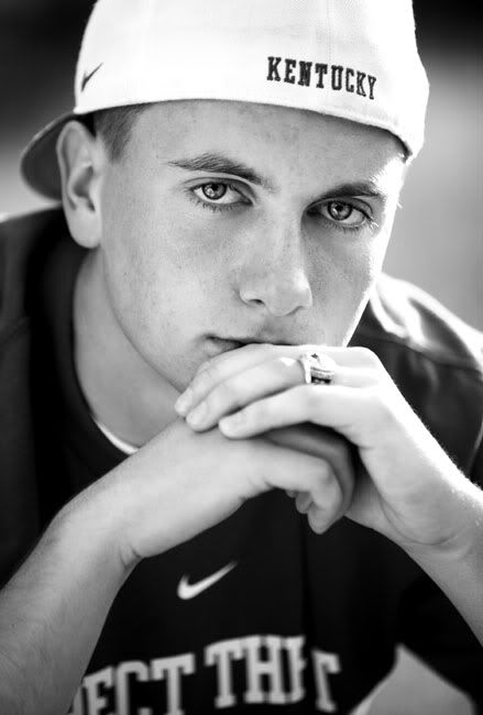 Baseball Senior Pictures, Senior Picture Poses, Boy Senior Portraits, Senior Portraits Male, Senior Photos Boys, Senior Boy Photography, Senior Boy Poses, Male Senior Pictures, Senior Portrait Poses