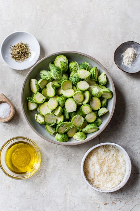 Parmesan Brussel Sprouts, Cooking Books, Roasted Sprouts, Best Chili Recipe, Shredded Brussel Sprouts, Vegetarian Sides, Raisin Bread, Skinnytaste Recipes, Baked Salmon Recipes