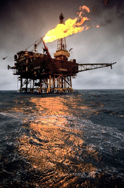 Oil Rig Jobs, Water Well Drilling Rigs, Oilfield Life, Petroleum Engineering, Texas Oil, Water Well Drilling, Oil Platform, Oil Drilling, Marine Engineering