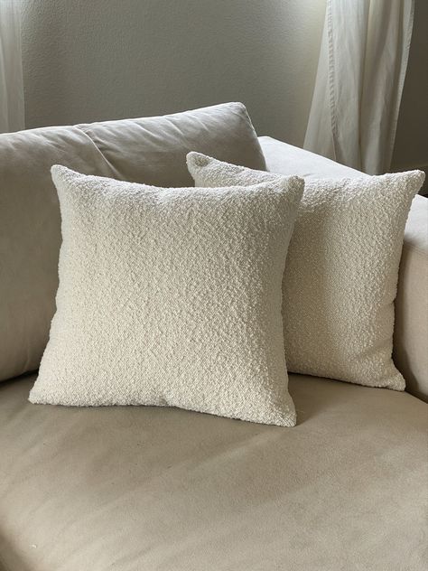 Pillows Aesthetic White, Minimalistic Pillows, Aesthetic Cushions, Boucle Pillow On Couch, Grey And White Fuzzy Pillows For Couch, Fluffy White Pillows, Boucle Throw Pillows, Boucle Pillow, Pink Coastal