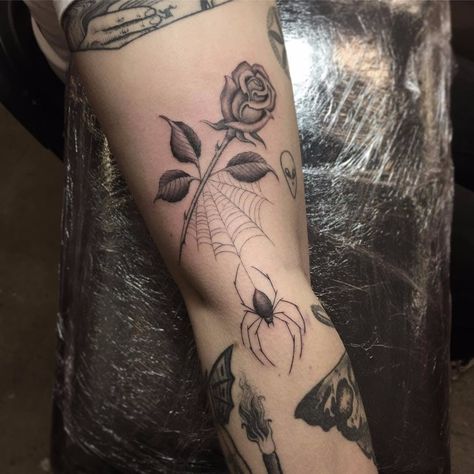 Spider Rose Tattoo, Ruby Quilter, Spider Web Tattoos, Spiderman Tattoo, Praying Hands Tattoo, Spider Web Tattoo, Traditional Style Tattoo, Web Tattoo, Elbow Tattoos