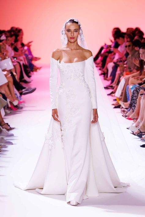 Georges Hobeika Couture Fall Winter Un Reve 2023 Jad Hobeika George Hobeika Bridal, Hobeika Georges, جورج حبيقة, Georges Hobeika Couture, Hobeika Couture, Paolo Sebastian, Angel Sanchez, Classy Wedding Dress, Mode Chanel