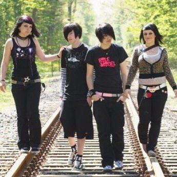 2000s Emo Outfits, Emo Outfits 2000s, Early 2000s Emo, Emo Love, Emo Scene Hair, Outfits 2000s, 2000s Emo, Scene Queens, Scene Outfits