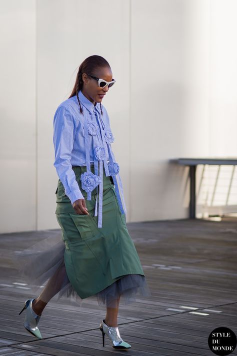 Michelle Elie 2015 Street Style, Reportage Photography, Bright Fashion, 2015 Trends, Street Style Inspiration, Style Crush, Wearing Red, Casual Street Style, Street Chic