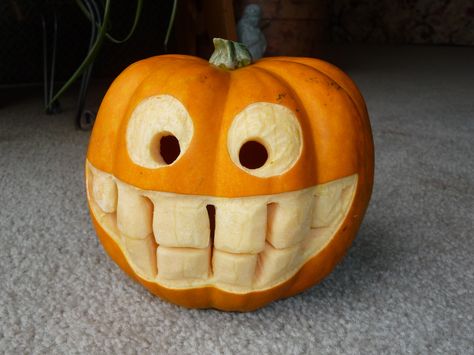 Smiling Pumpkin Carving, Diy Pumpkin Carving, Funny Pumpkin Carvings, Unique Pumpkin Carving Ideas, Cute Pumpkin Carving, Pumkin Carving, Halloween Pumpkin Carving Stencils, Creative Pumpkin Carving, Scary Pumpkin Carving