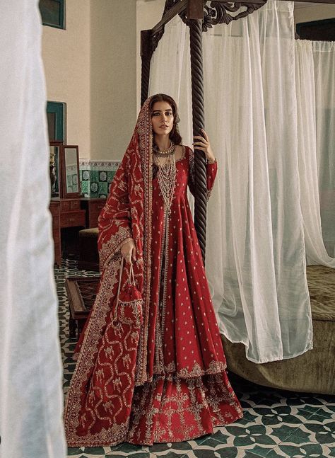 Syra Yousuf’s Wedding Photoshoot for Zara Shahjahan wedding Collection – The Odd Onee Zara Shahjahan, Red Bridal Dress, Desi Wedding Dresses, Stile Hijab, Bridal Dresses Pakistan, Bridal Lehenga Red, Pakistani Wedding Outfits, Bridal Dress Fashion, Pakistani Bridal Dresses