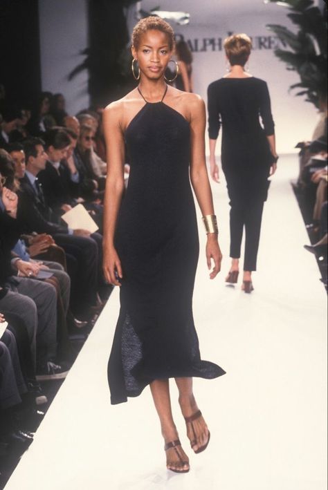 ralph lauren ss 1997 Runway Model Aesthetic, Ralph Lauren Spring Summer, Ralph Lauren Runway, 90s Fashion Icons, Ralph Lauren Summer, Classic Ralph Lauren, Ralph Lauren 90s, 90s Ralph Lauren, Outfits 2000s