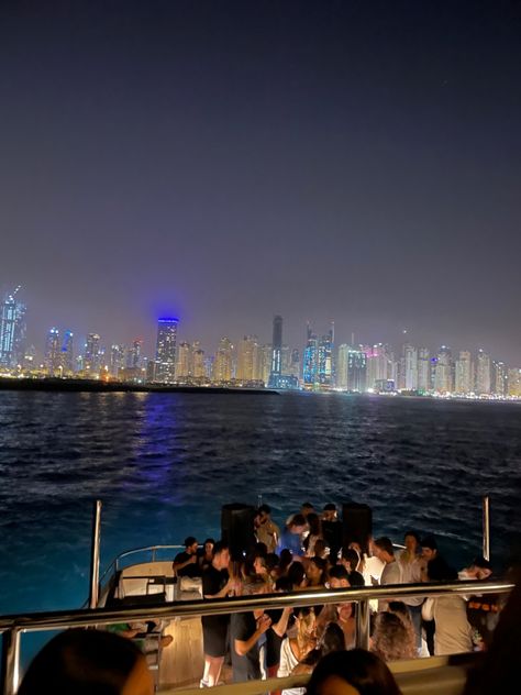 Yatch Party Aesthetic Night, 18th Birthday Yacht Party, Yacht Party Aesthetic Night, Birthday On Yacht, Yacht Aesthetic Party, Birthday Trips Ideas, Boat Party Night, Yatch Party Ideas, Yacht Birthday Party Ideas