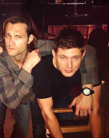 J2  #Supernatural BTS Supernatural Series, Supernatural Actors, Jensen And Misha, Jensen Ackles Jared Padalecki, Supernatural Pictures, Supernatural Jensen, Winchester Boys, Supernatural Sam, Jared And Jensen