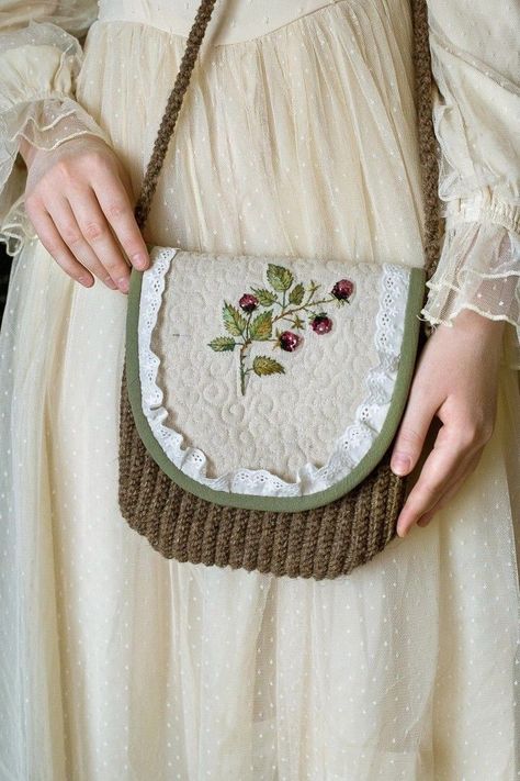 Diy Cottagecore Accessories, Crochet Cottagecore Bag, Cottagecore Accessories, Cottagecore Bag, Embroidery Purse, Aesthetic Bags, Cute Cottage, Anne With An E, Jute Bag