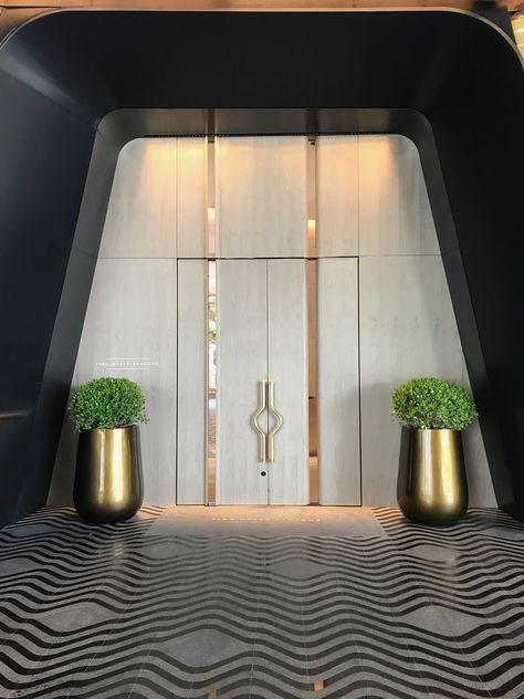 First Look: Park Hyatt Bangkok - Live and Let's Fly Hotel Doors Design, Hotel Door, Hotel Entrance, Entrance Door Design, Park Hyatt, Door Inspiration, Door Design Interior, Entrance Design, Modern Hotel