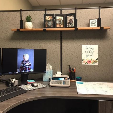 Decorate Office Cubicle, Cubicle Decor Office Work Spaces, Diy Cubicle Decor, Cubicle Decorating Ideas, Office Cubical Decor, Office Cubicle Decorating Ideas, Cubicle Wall Decor, Cubicle Decor Ideas, Office Decor Cubicle