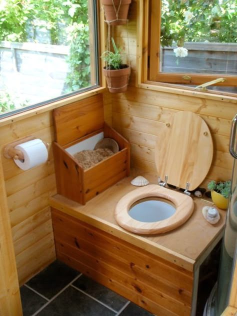 Sawdust Compost Toy-toy! Diy Tiny Cabin, Design Casa Piccola, Yurt Living, Composting Toilets, Outdoor Toilet, Tiny Cabins, Tiny House Bathroom, Cob House, Composting Toilet