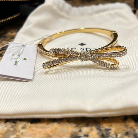 Jewelry Gold Aesthetic, Kate Spade Bow Bracelet, Golden Accessories, Dope Jewelry Accessories, Kate Spade Bracelet, Kate Spade Bangle, Wrist Jewelry, Luxury Bracelet, Gold Pendant Jewelry