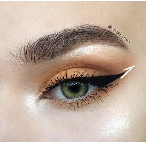 White Graphic Liner Makeup, Black And White Graphic Liner, Flower Makeup Looks, Makeup Looks To Recreate, Graphic Liner Makeup, Looks To Recreate, White Eye Makeup, Fire Makeup, Black Smokey Eye Makeup